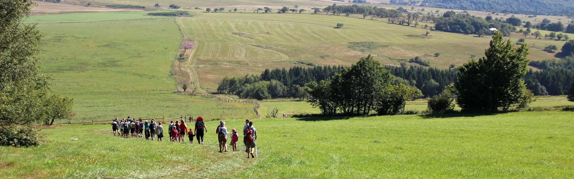 Auf dem Kammweg wandern Auf dem Kammweg wandern