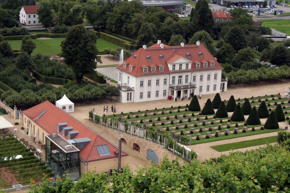 Blick auf Schloss Wackerbarth in Radebeul