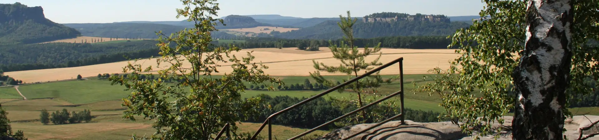 Blick vom Rauenstein in der Sächsischen Schweiz Blick vom Rauenstein in der Sächsischen Schweiz